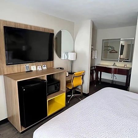 Days Inn By Wyndham ДеФъниак Спрингс Екстериор снимка